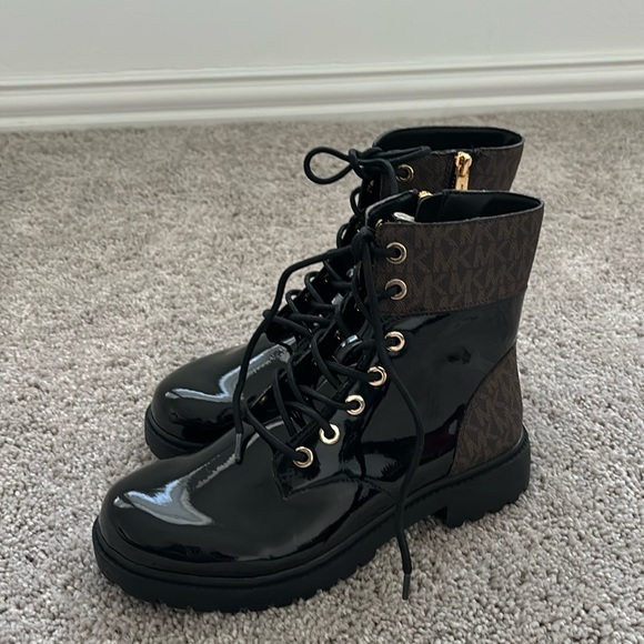 MICHAEL KORS logo Ankle boots 7 - Picture 6 of 12